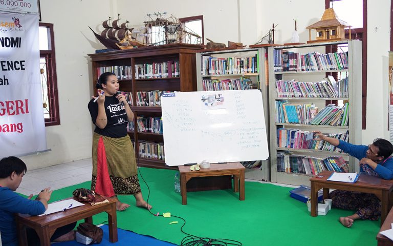 Pelatihan luring ke delapan Kabari